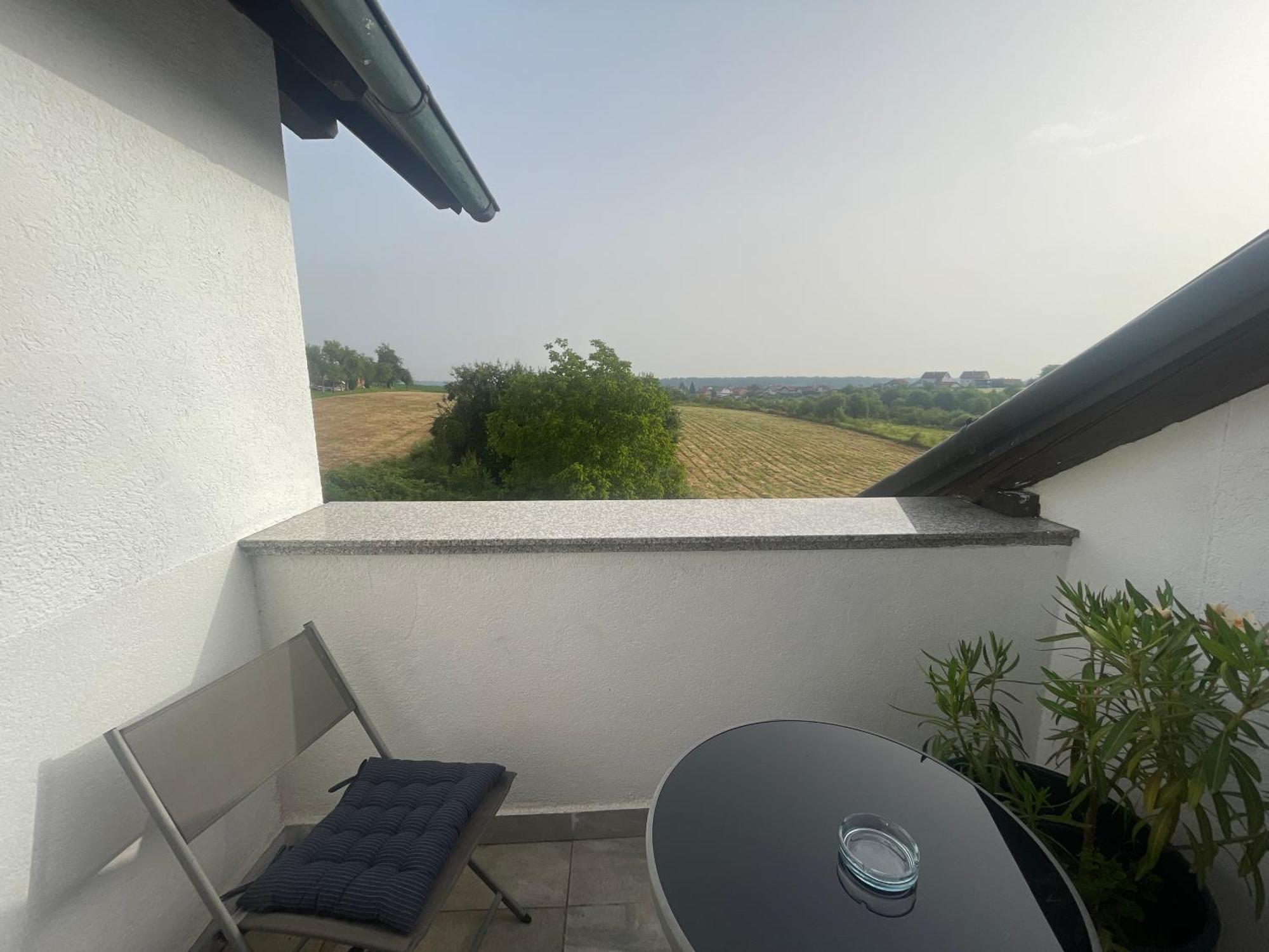 Vila Milka - Balkon - Besplatan Parking - Samostalna Prijava Karlovac Exterior foto